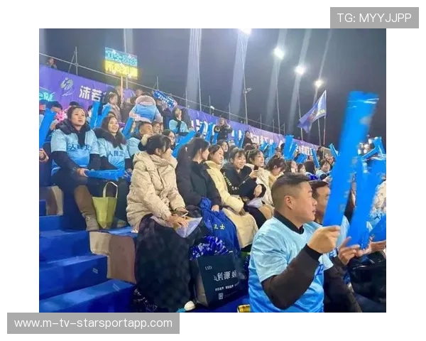 球队内部气氛紧张，竞争激烈，球队氛围