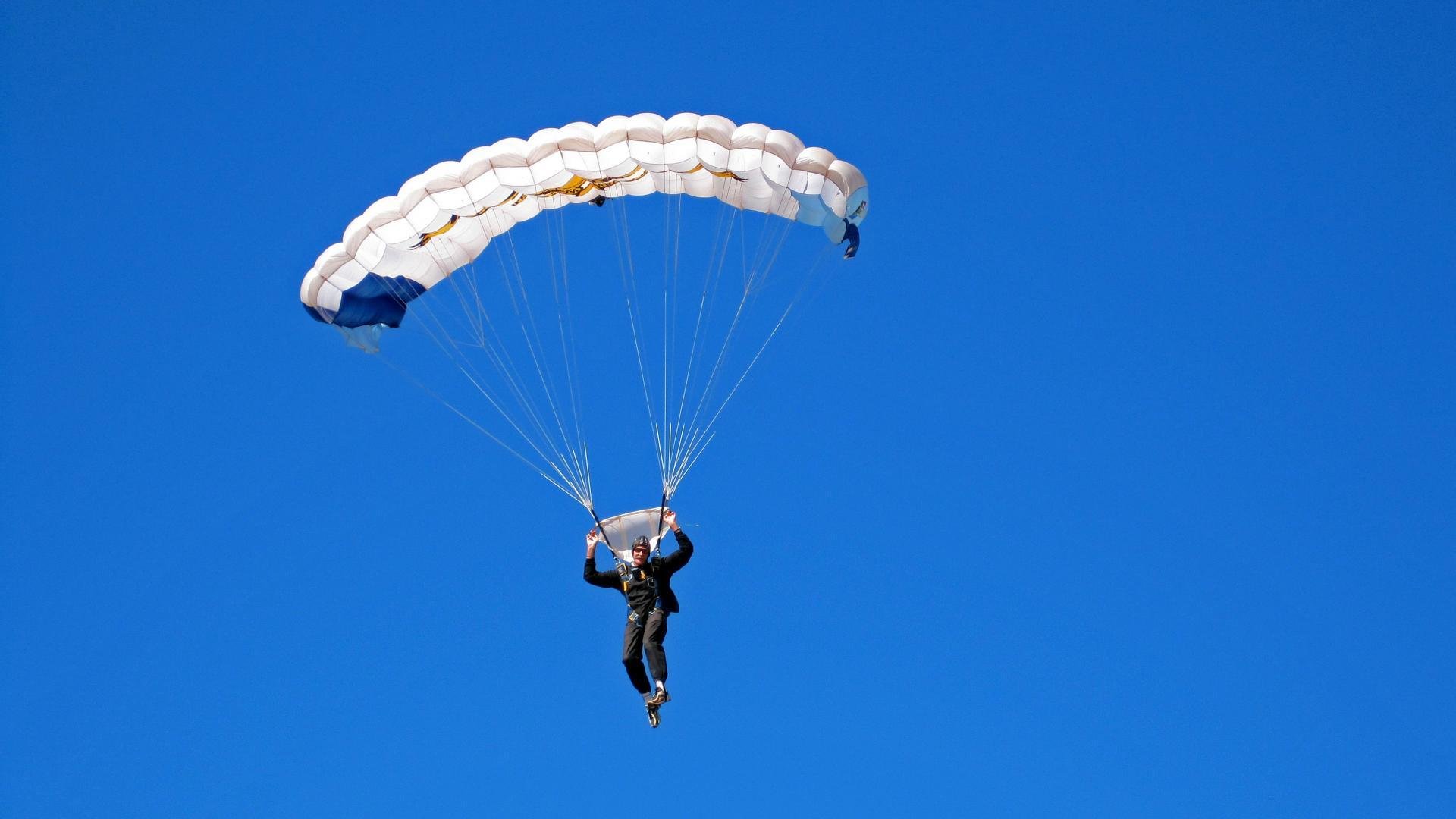 星空体育在线入口-中国冰球青年队赴海外拉练提升实战经验，中国冰球首次通过选拔营